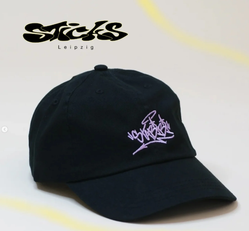 Low Profile 6 Panel Dad Cap in schwarz mit STABIBI Stick