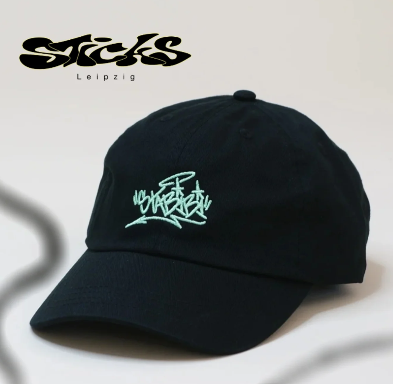 Low Profile 6 Panel Dad Cap in schwarz mit STABIBI Stick